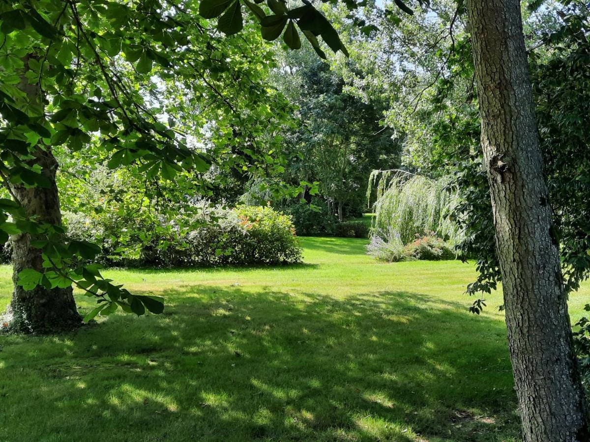 Manoir Des Tuileries Du Buisson Bed and Breakfast Verneuil d'Avre et d'Iton Exteriör bild