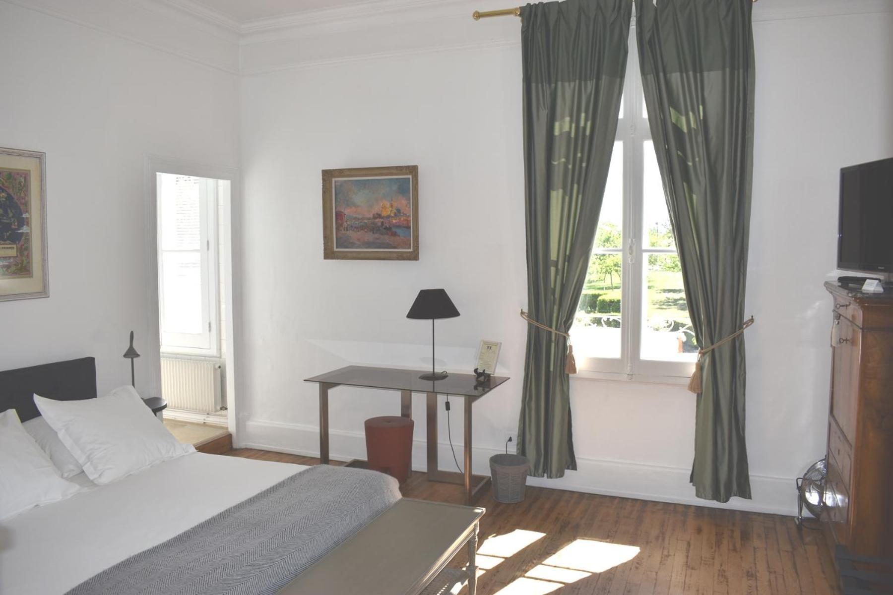 Manoir Des Tuileries Du Buisson Bed and Breakfast Verneuil d'Avre et d'Iton Rum bild